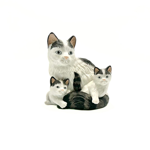 HOMCO #1412 Porcelain Cat With Kittens Figurine