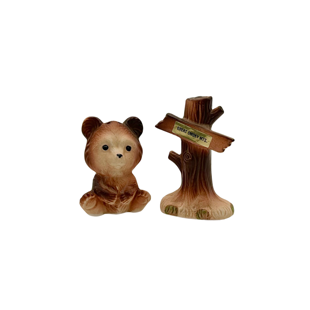 Vintage Great Smoky Mountains Souvenir Bear Cub and Tree Stump Signpost Salt & Pepper Shakers