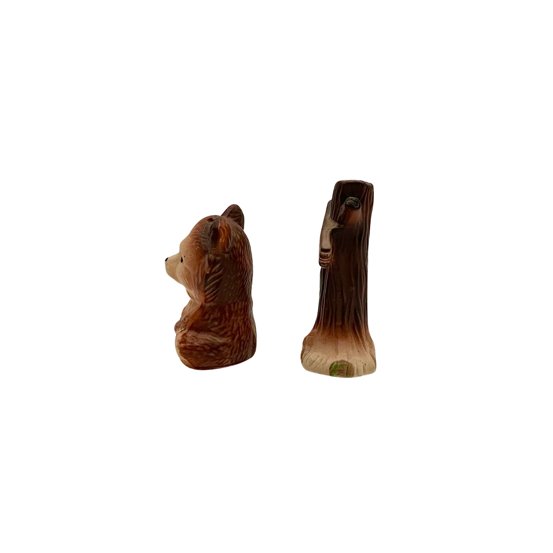 Vintage Great Smoky Mountains Souvenir Bear Cub and Tree Stump Signpost Salt & Pepper Shakers
