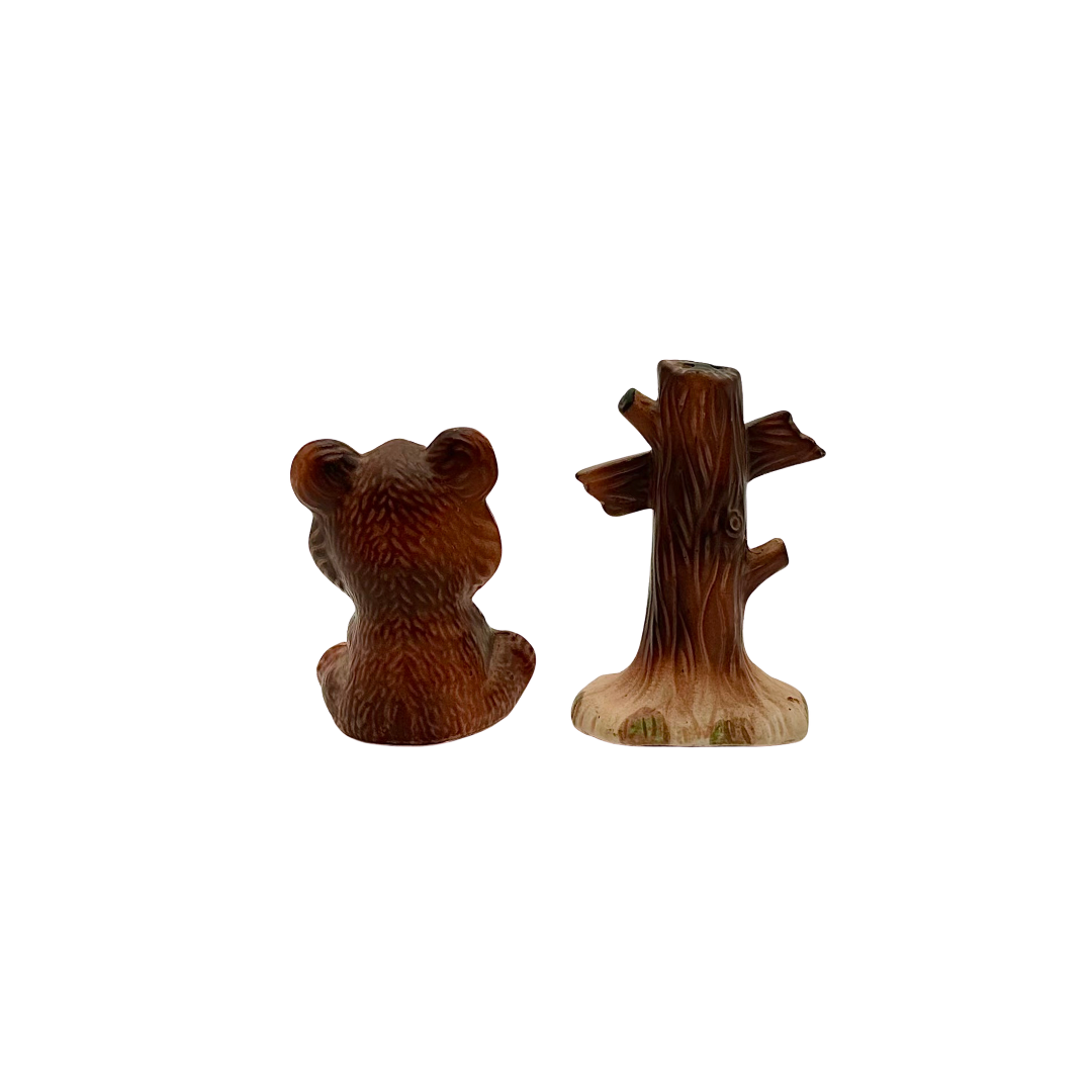 Vintage Great Smoky Mountains Souvenir Bear Cub and Tree Stump Signpost Salt & Pepper Shakers