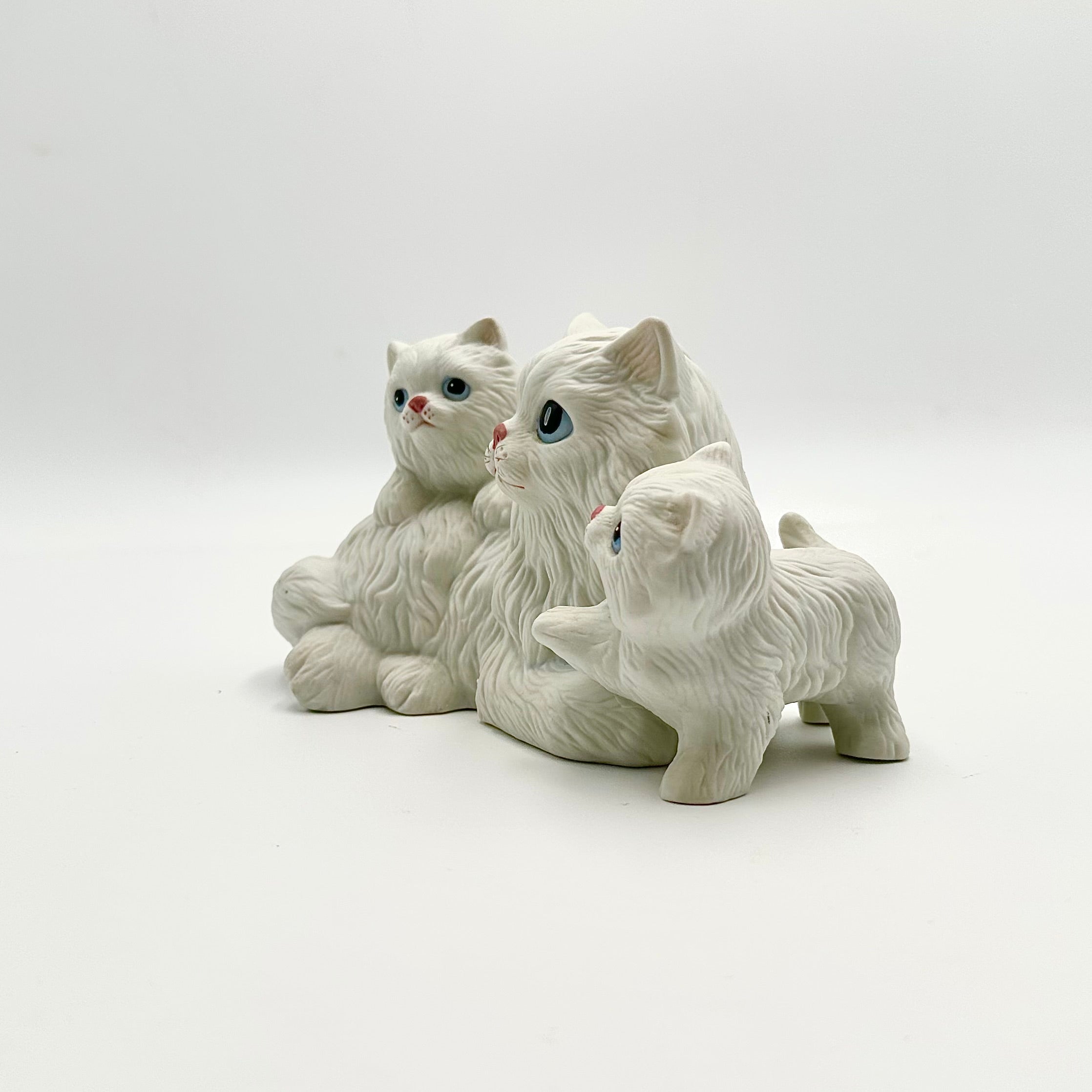 HOMCO Persian Cat Figurine & Kittens